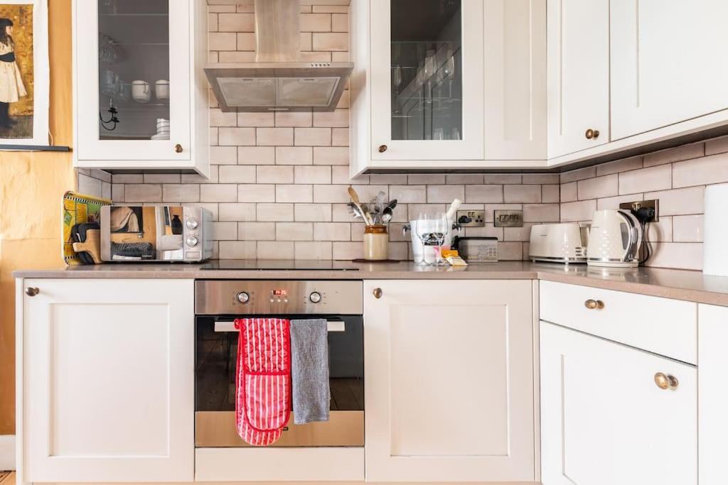 Holyrood Park: Lush & Arty 2 Double Bed Flat Apartment Edinburgh Exterior photo